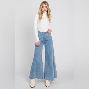 Brand New, I’m currently selling them in my store these jeans are amazing! 🎉🎉